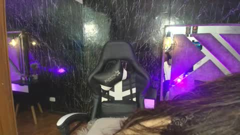 LaurenHazel  online show from October 29, 11:45 am