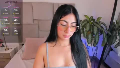 laurenn_smitth online show from October 7, 1:29 pm