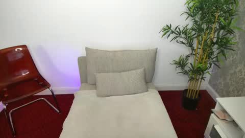 LaurennRoss online show from September 18, 7:01 am