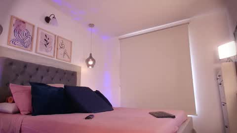 Lauren Saenz online show from March 18, 12:11 pm