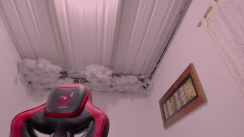 Lauu G online show from December 17, 9:16 am