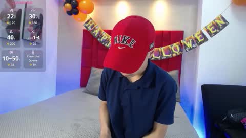 Snapshot of lawford_mike chatting on October 12, 8:43 pm Mike online show from October 12, 8:43 pm