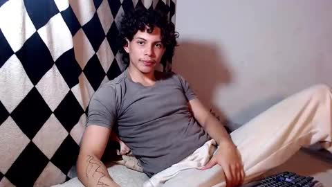 ZAmbrano online show from April 2, 3:03 am