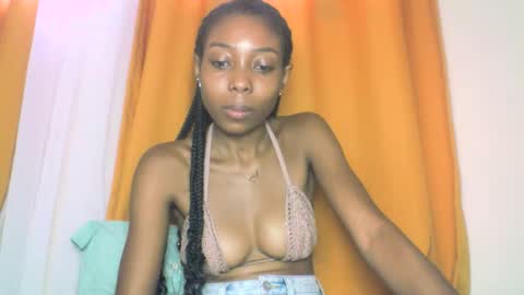 layannek online show from November 18, 1:47 pm