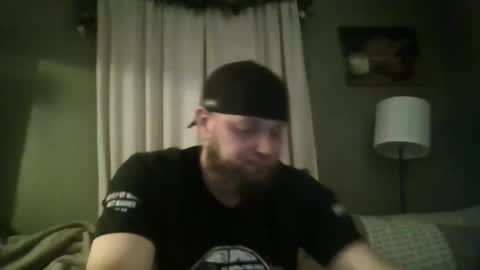 Snapshot of layinlow42 chatting on February 20, 4:28 am layinlow42 online show from February 20, 4:28 am