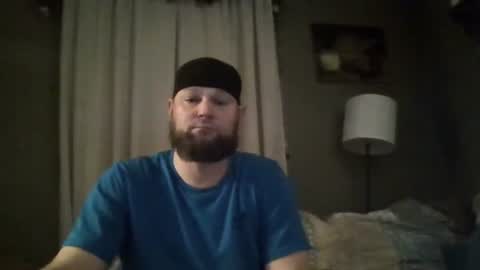 Snapshot of layinlow42 chatting on February 2, 5:32 am layinlow42 online show from February 2, 5:32 am