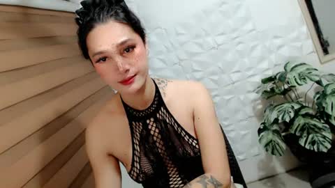 layla47649867 online show from July 12, 2:37 am