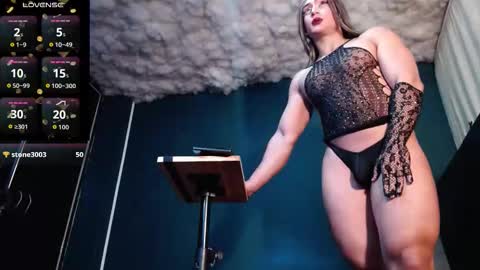 Layla   help me with your thumbs up its important  online show from November 1, 9:19 am