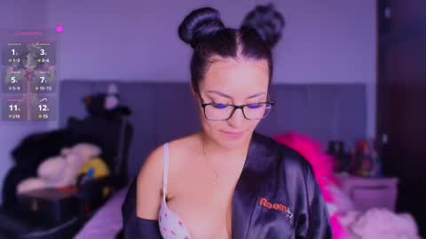 Layla online show from February 11, 6:33 pm