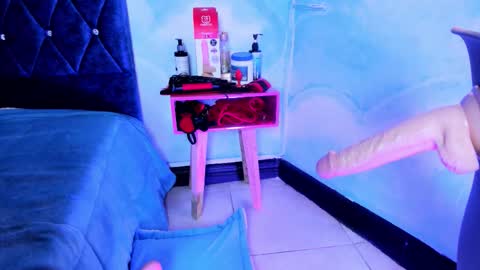 Snapshot of laylaa_fox chatting on October 11, 11:08 pm Laylaa Fox online show from October 11, 11:08 pm
