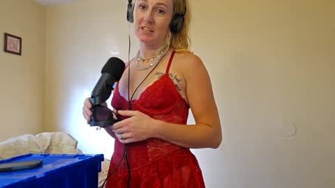 Snapshot of laylalucks chatting on October 24, 2:07 pm laylalucks online show from October 24, 2:07 pm