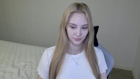 Snapshot of laylapretty001 chatting on October 24, 6:14 am LaylaPretty001 online show from October 24, 6:14 am