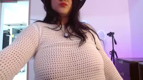 Vannessa  online show from April 25, 5:21 pm