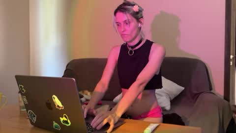 Lea Elfie online show from August 5, 8:22 am