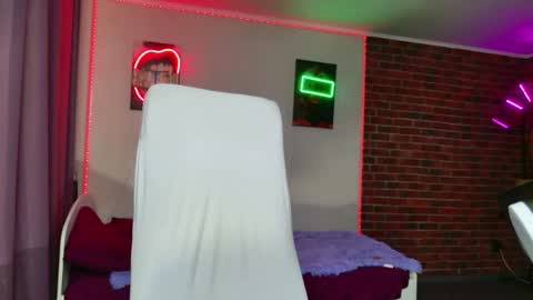 lea_loon online show from April 15, 1:03 pm