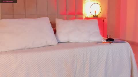 Leah online show from November 15, 3:57 pm