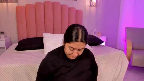 Leah online show from November 17, 1:24 pm