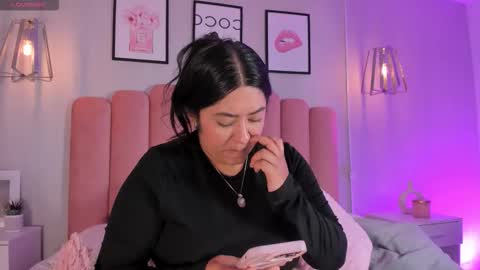 Leah online show from November 24, 5:55 pm