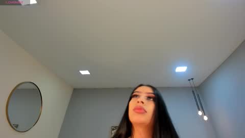 leahlombardi_ online show from October 19, 3:00 am