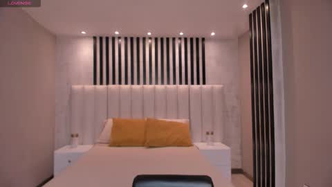 leahnovac online show from October 18, 11:14 am