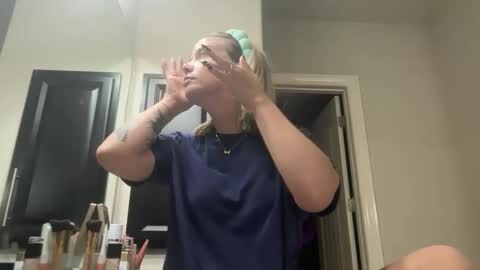 leanneluxecouple online show from October 17, 10:52 am