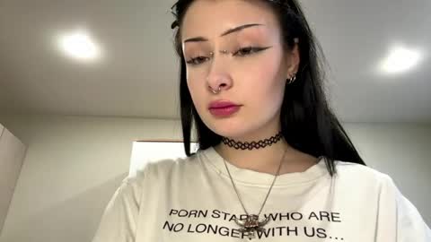 Kiki online show from March 31, 3:34 pm