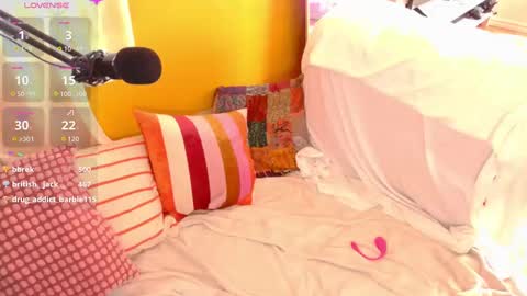 Snapshot of learaypie chatting on October 15, 4:52 pm Lea Ray Pie online show from October 15, 4:52 pm