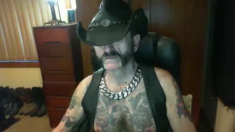 Snapshot of leathergreaser chatting on October 25, 8:13 am leathergreaser online show from October 25, 8:13 am