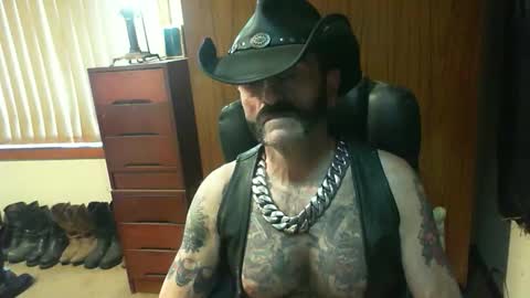 leathergreaser online show from December 3, 11:48 pm