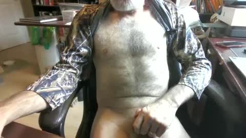 Snapshot of lee666wilson chatting on February 18, 3:41 pm Lee Wilson online show from February 18, 3:41 pm