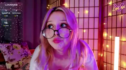 Lee ex online show from October 19, 4:00 pm