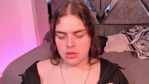 leenox online show from February 24, 1:19 am