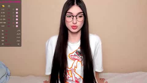 Leila online show from March 10, 4:44 pm