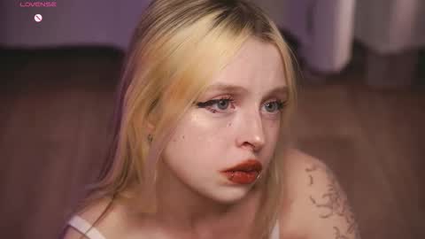 Leila online show from March 21, 2:44 pm