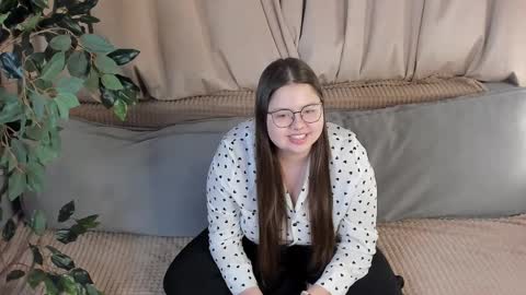 leishacaves online show from November 1, 7:24 pm