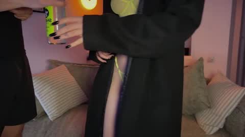 2 shy lemons 1 peach online show from February 20, 7:38 pm