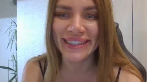 lena6122000 online show from July 11, 6:00 pm