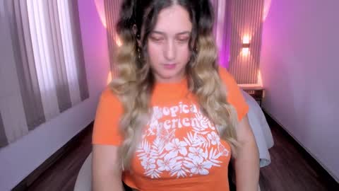 Snapshot of lenah_smith chatting on March 1, 2:23 pm  LENAH  online show from March 1, 2:23 pm