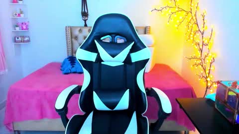 Lena  online show from November 25, 12:48 pm