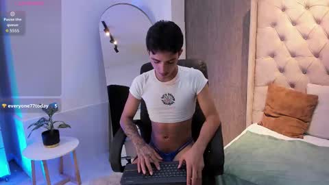 leohard_ online show from March 23, 9:42 pm