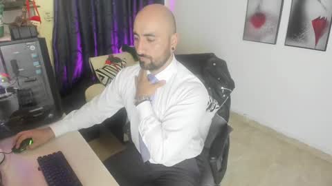 Leon online show from December 28, 6:40 pm