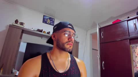 Leon Hart online show from December 24, 9:00 pm