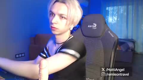 Leon online show from June 24, 5:09 pm