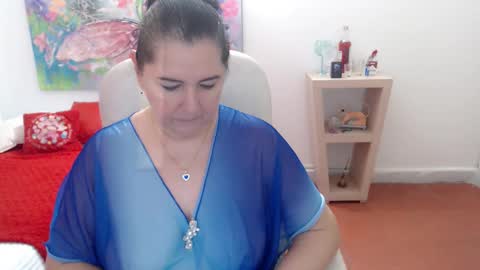 leonela   online show from November 16, 3:52 am