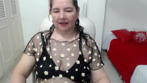 leonela   online show from June 4, 10:49 pm