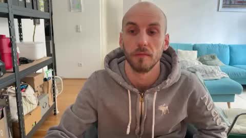 Leon online show from March 18, 2:34 pm