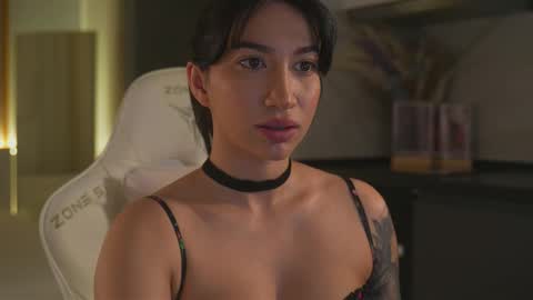 Leora online show from October 25, 4:07 pm