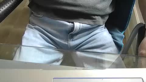Snapshot of leoufdedingue chatting on October 16, 8:47 am CESTMOI75100 online show from October 16, 8:47 am