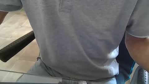Snapshot of leoufdedingue chatting on October 9, 8:31 am CESTMOI75100 online show from October 9, 8:31 am