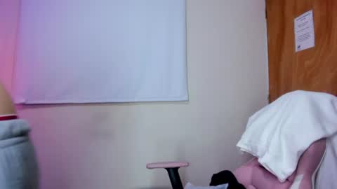   online show from August 1, 12:40 pm